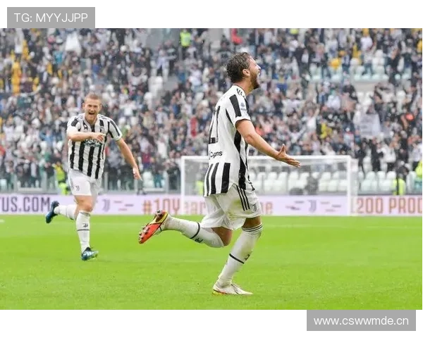 苏亚雷斯撕裂英超顶级防线的战术分析