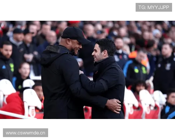 拜仁防线压上成瘾,身后空当频现,防守稳定性面临考验 拜仁防线压上成瘾,身后空当频现,防守稳定性面临考验